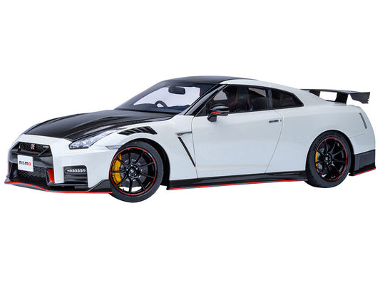 Nissan GT-R (R35) Nismo Special Edition RHD (Right Hand Drive) Brilliant White Pearl with Carbon Hood and Top 1/18 Scale