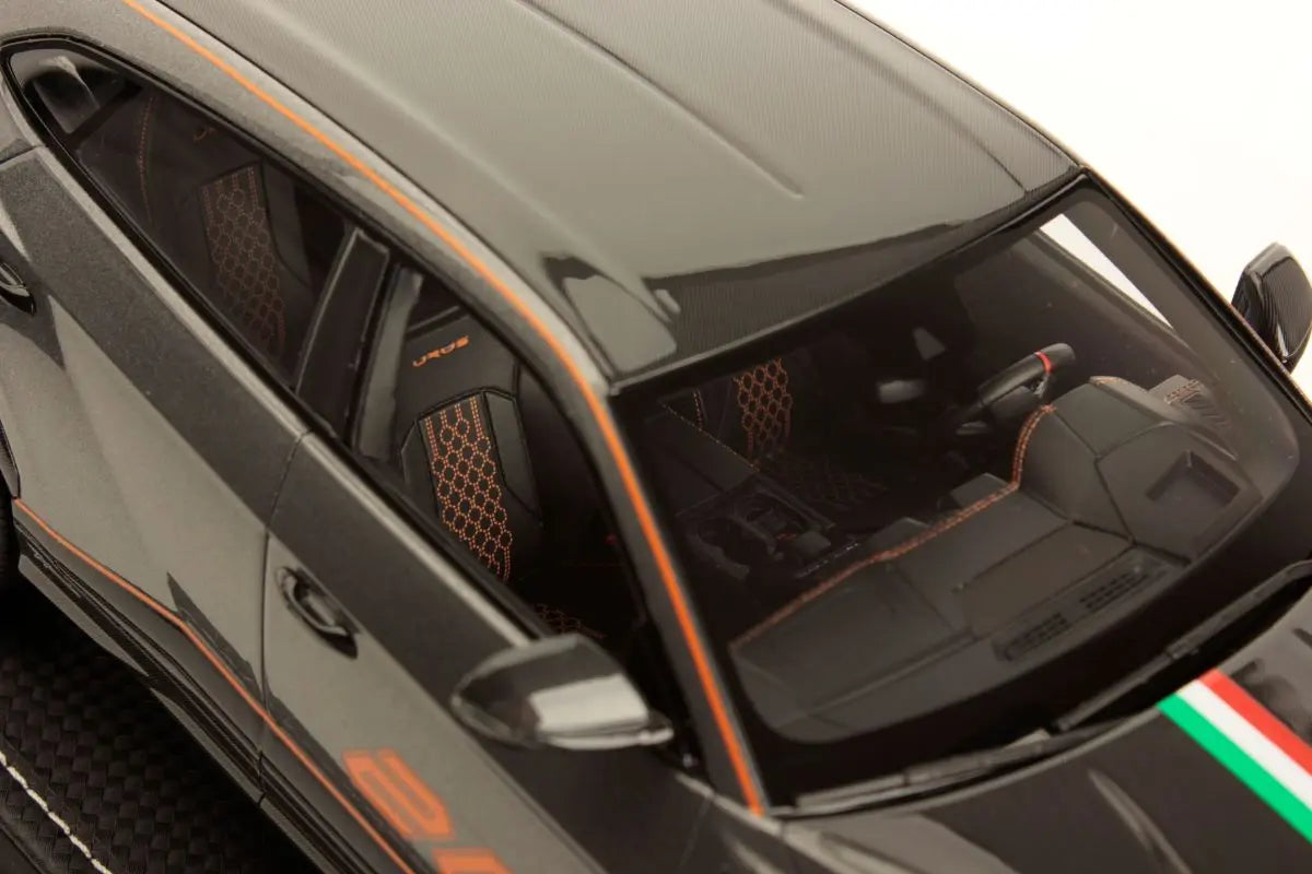 Lamborghini Urus Performate 1:18 Scale - Perfect Diecast
