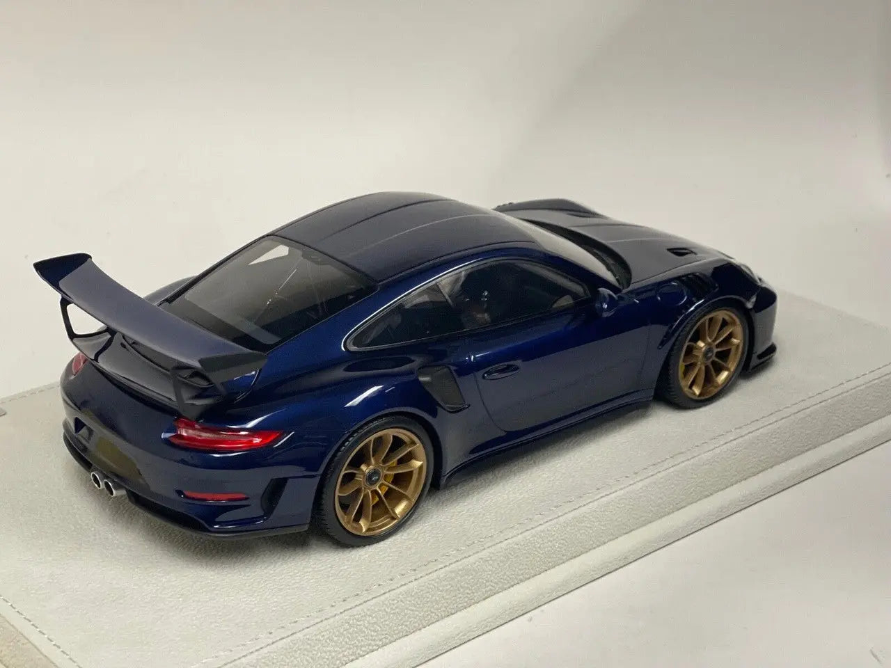 Porsche 911 (991.2) GT3 RS (Irish Blue) 1:18 Scale - Perfect Diecast
