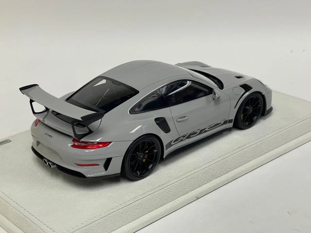 Porsche 911 (991.2) GT3 RS (Crayon Grey) 1:18 Scale - Perfect Diecast